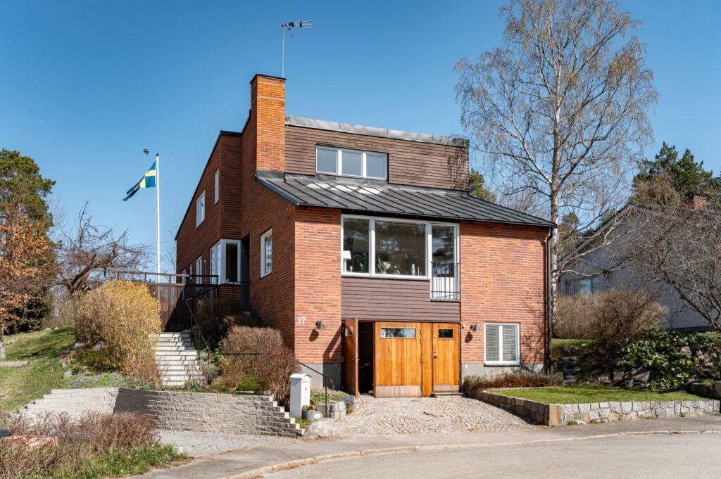 Nylagda Betongplattor garageuppfart. Tureberg Sollentuna